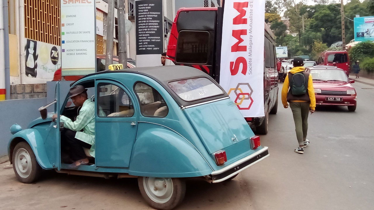 Malok'ila 15 backdrop