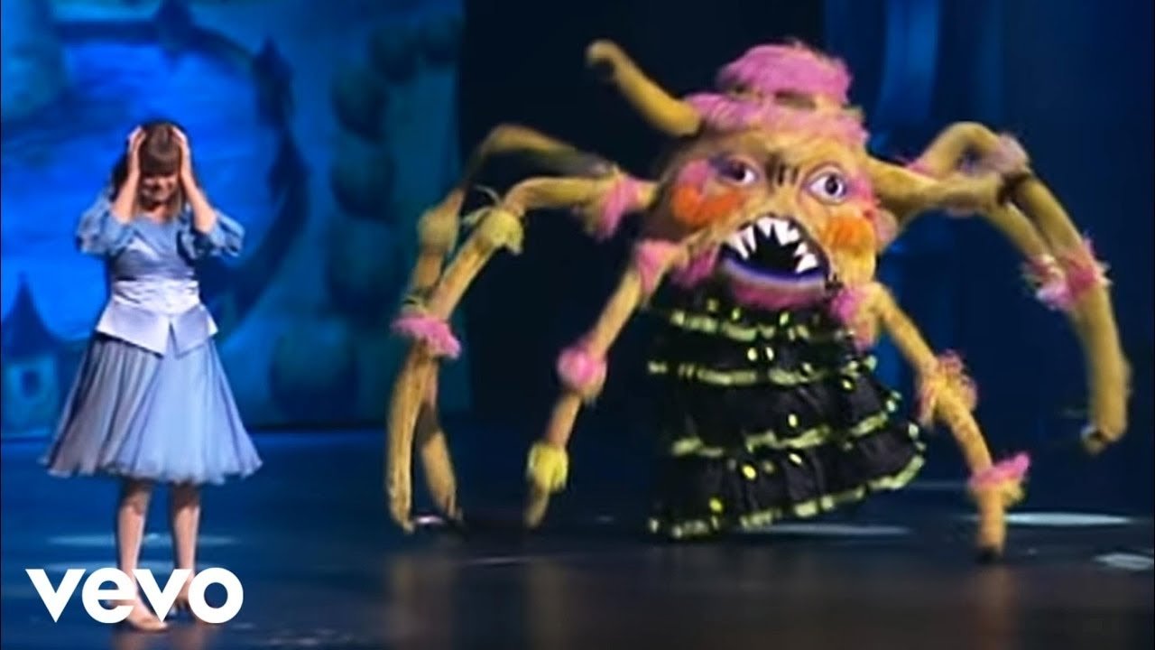 Le grenier aux trésors backdrop