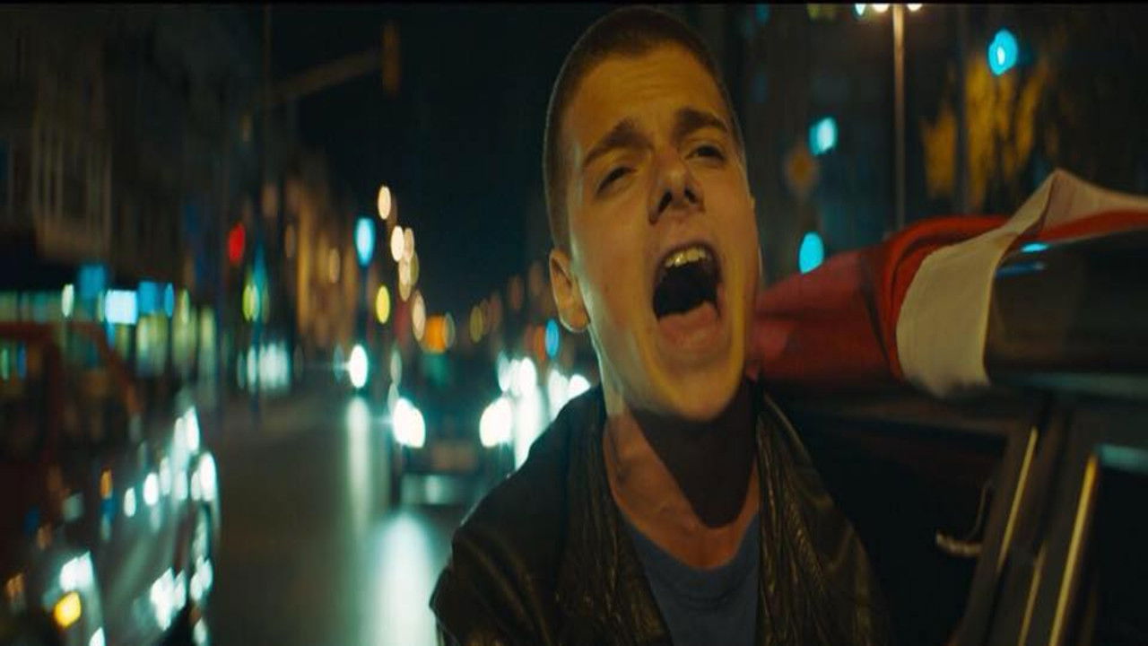 Her Şey Yolunda backdrop