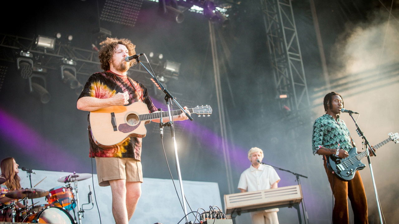Metronomy en concert aux Vieilles Charrues backdrop