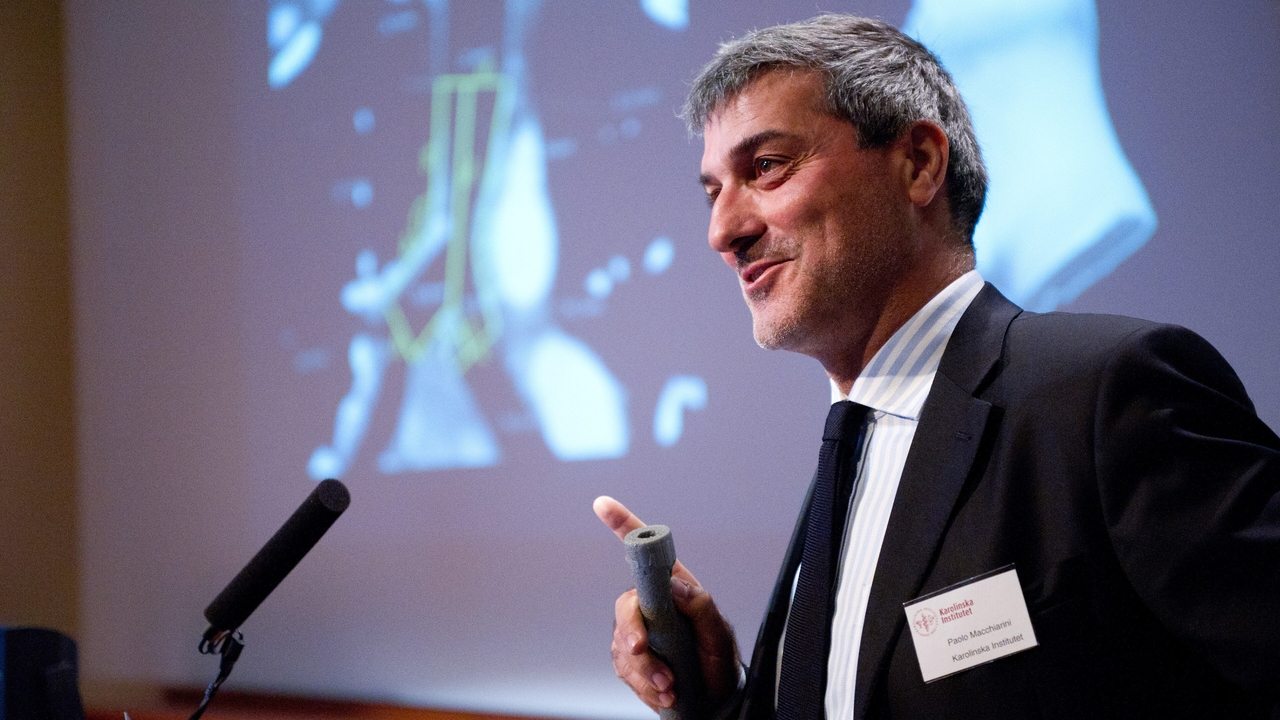 Dr. Death: Cutthroat Conman backdrop