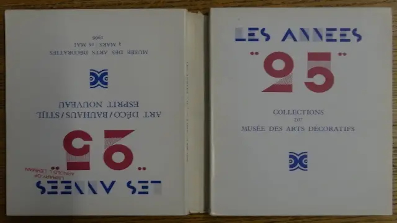 Les années 25 backdrop