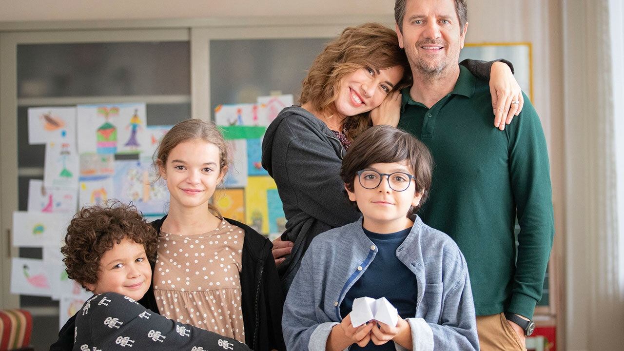 Tre di troppo backdrop