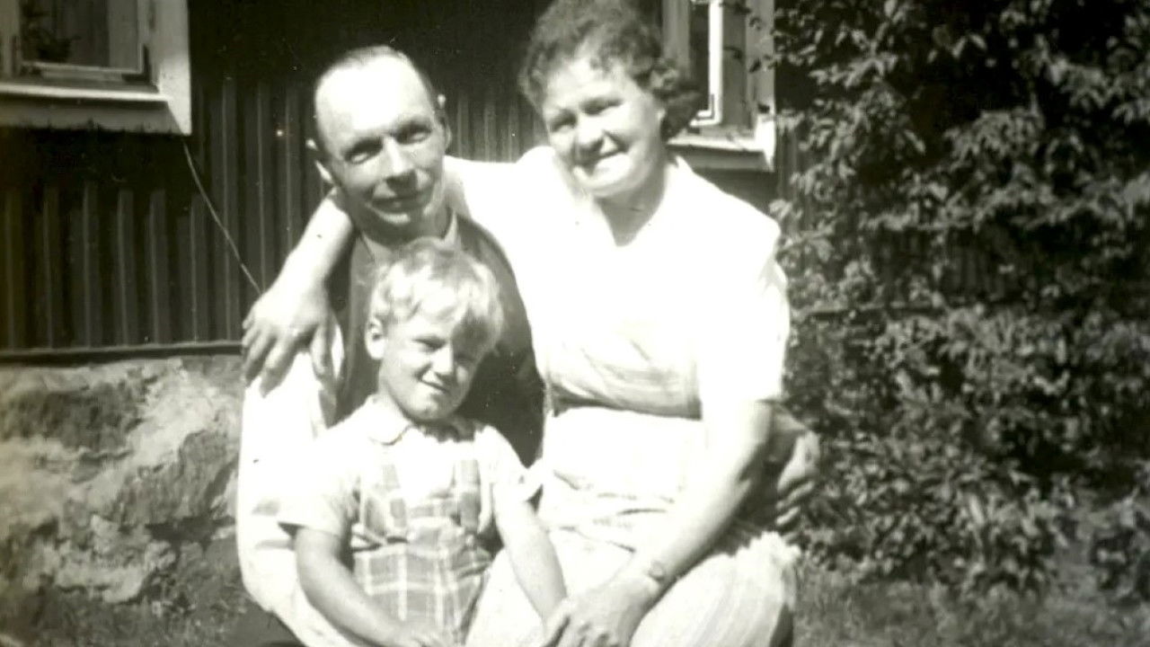 Oscar och Greta och huset de byggde backdrop