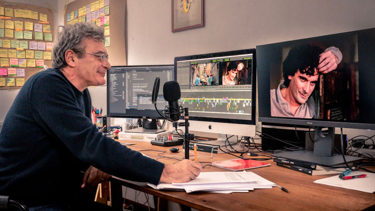 Massimo Troisi: Somebody Down There Likes Me backdrop