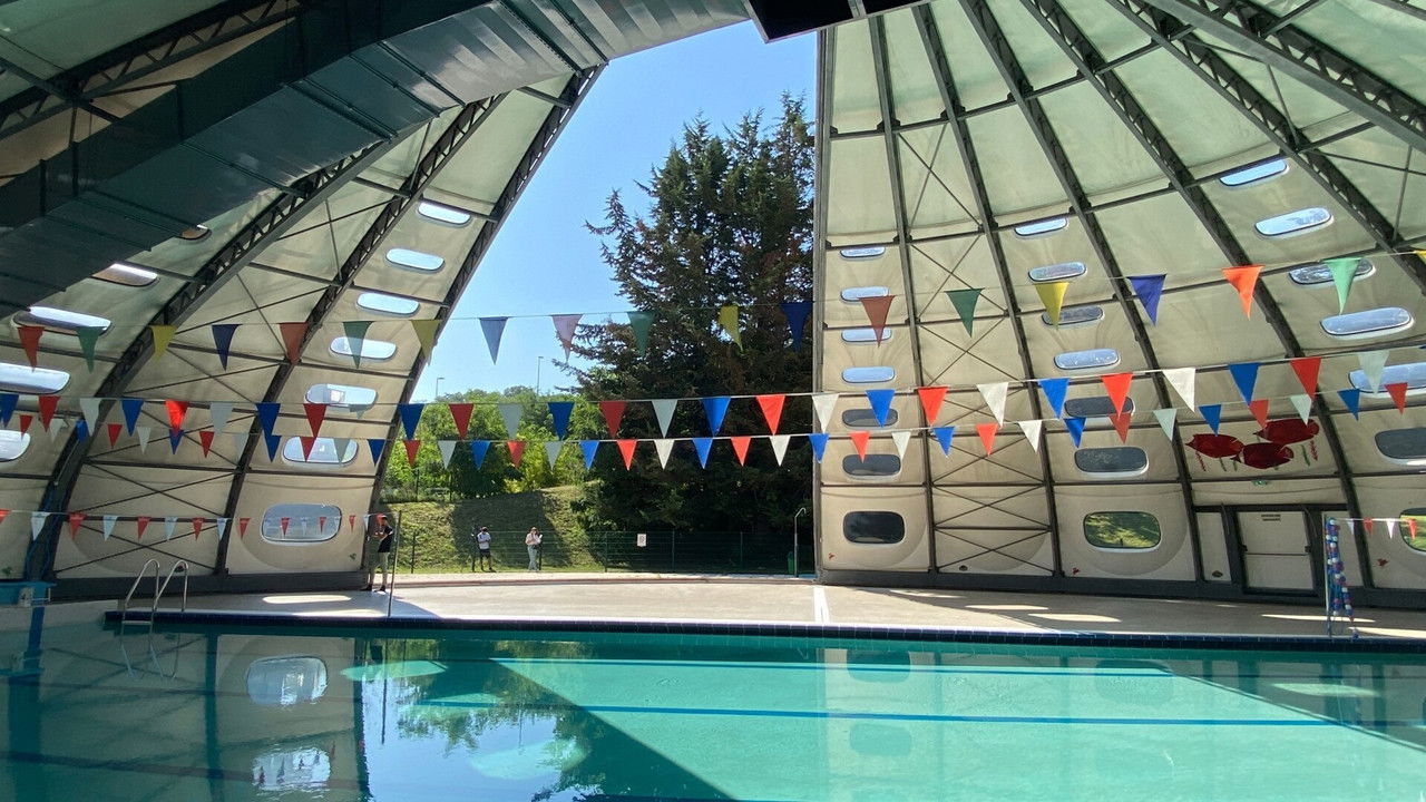 Dans le grand bain, comment les Français ont appris à nager backdrop