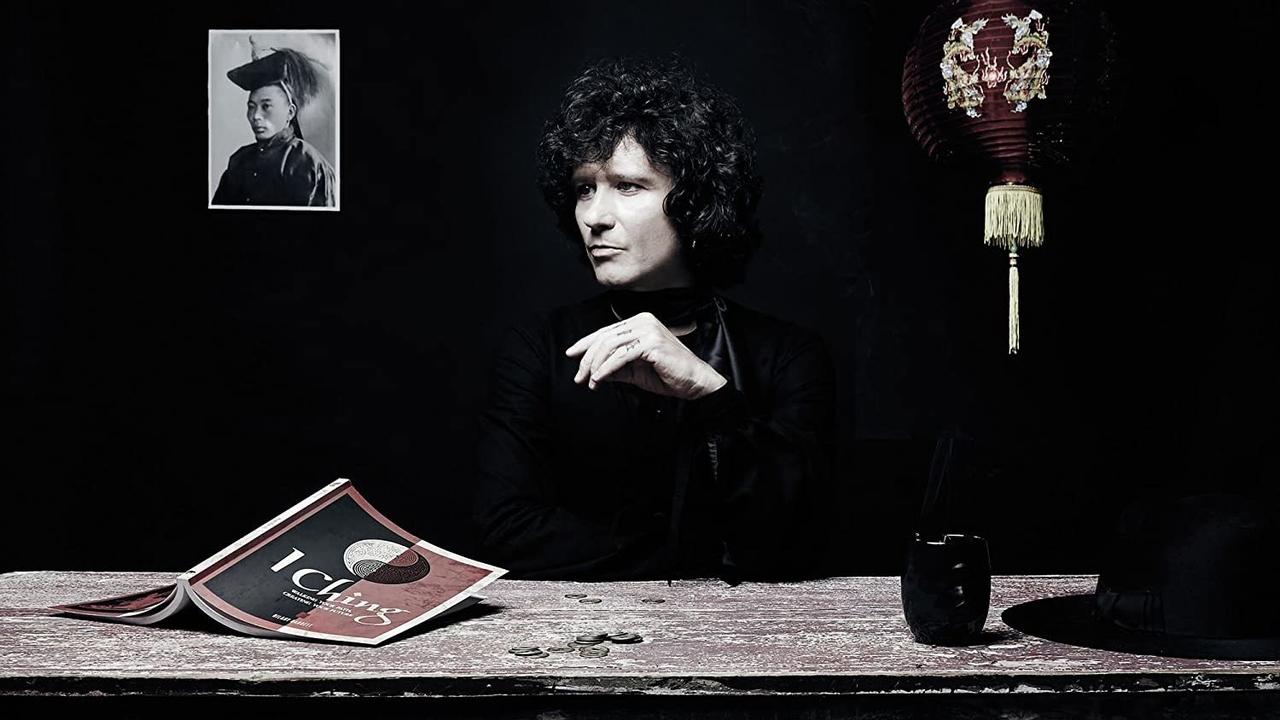 Enrique Bunbury MTV Unplugged: El libro de las mutaciones backdrop
