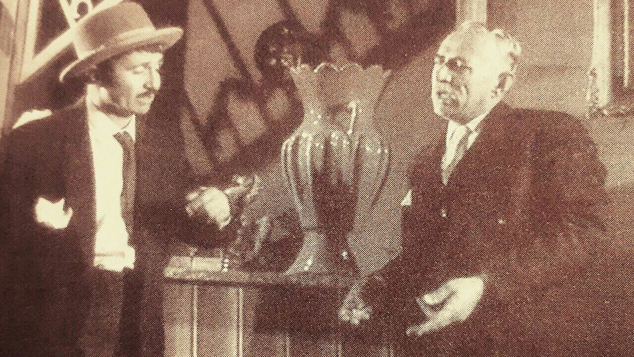 Ghorboone Khodam backdrop