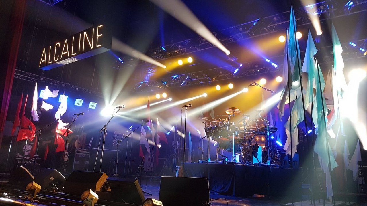 Tryo - Alcaline le Concert backdrop