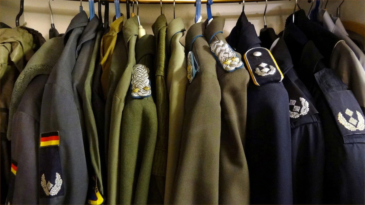 Das Ende der NVA - Wie die Bundeswehr die DDR Volksarmee übernahm backdrop