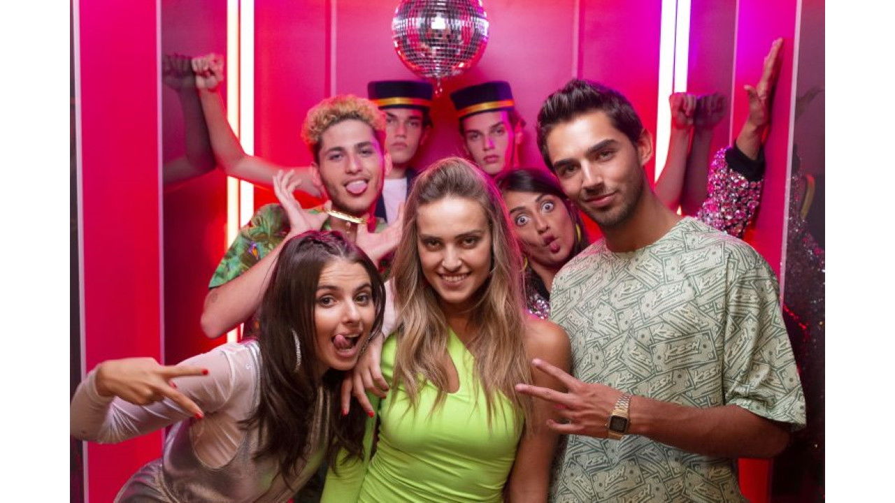 הקומה האחרונה backdrop