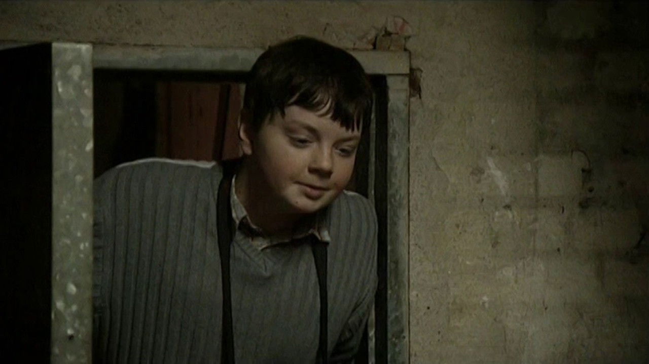 Bulle bare bor her backdrop