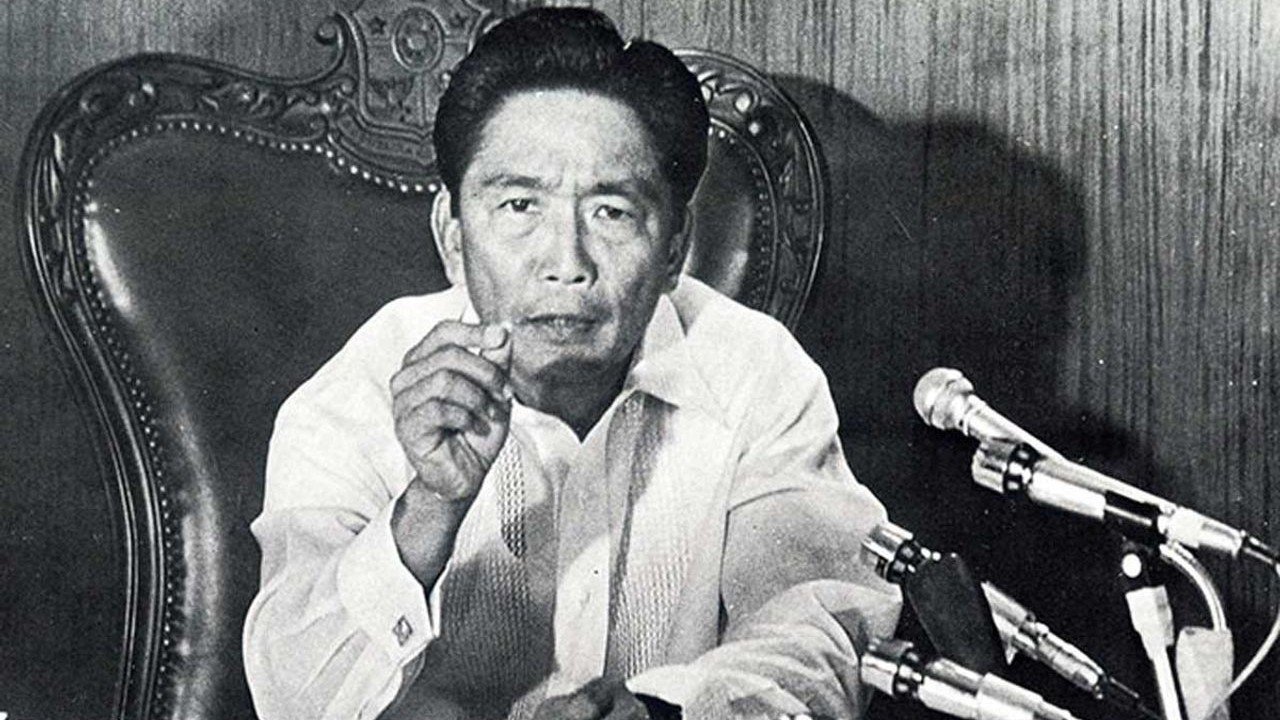 Batas Militar backdrop