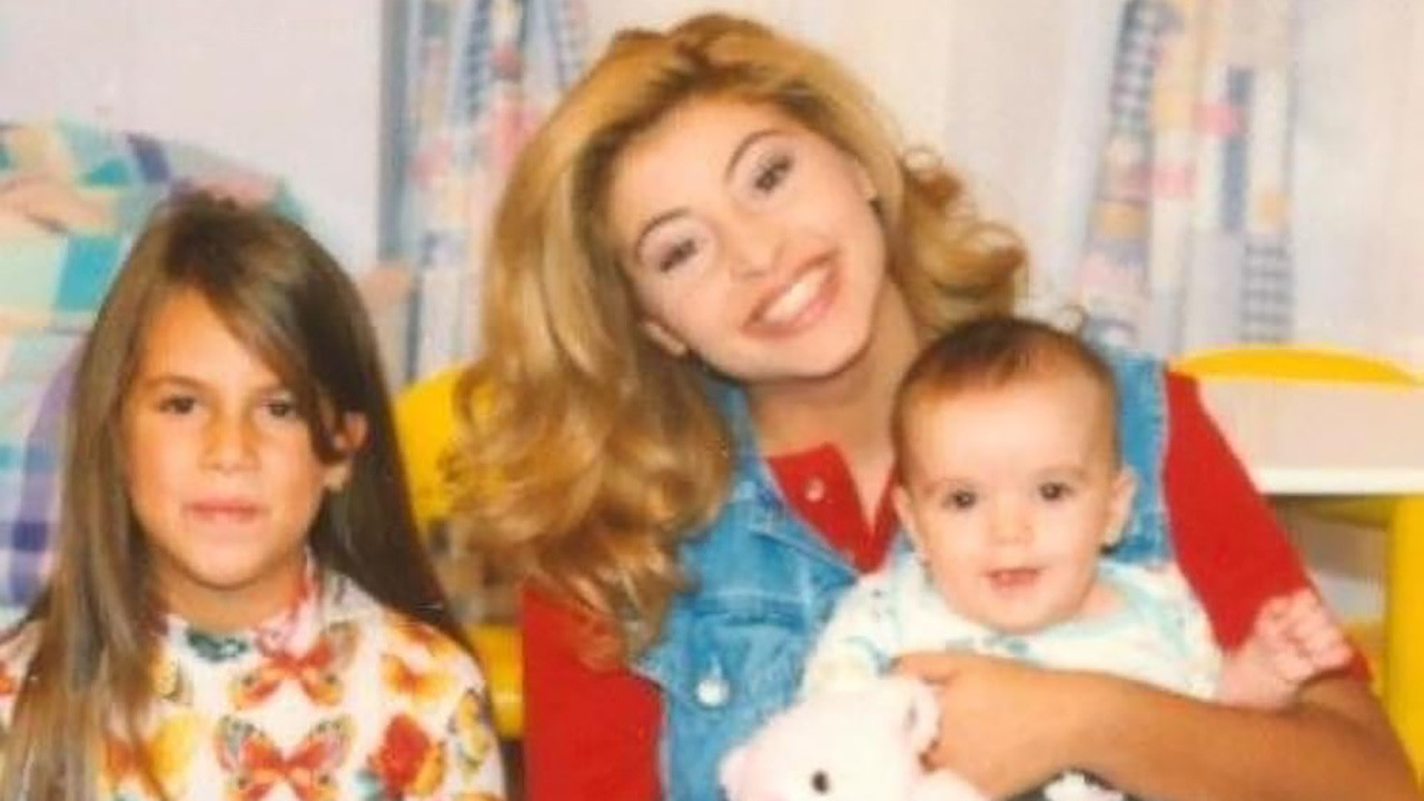 Τζιν και Τσέρρυ backdrop