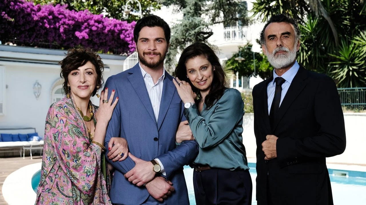 Diversi come due gocce d'acqua backdrop