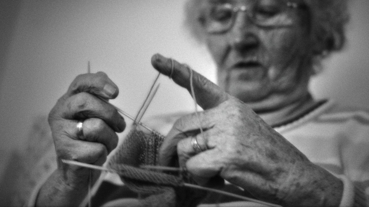 Muddi - Zwölf Annäherungen an das Altern backdrop
