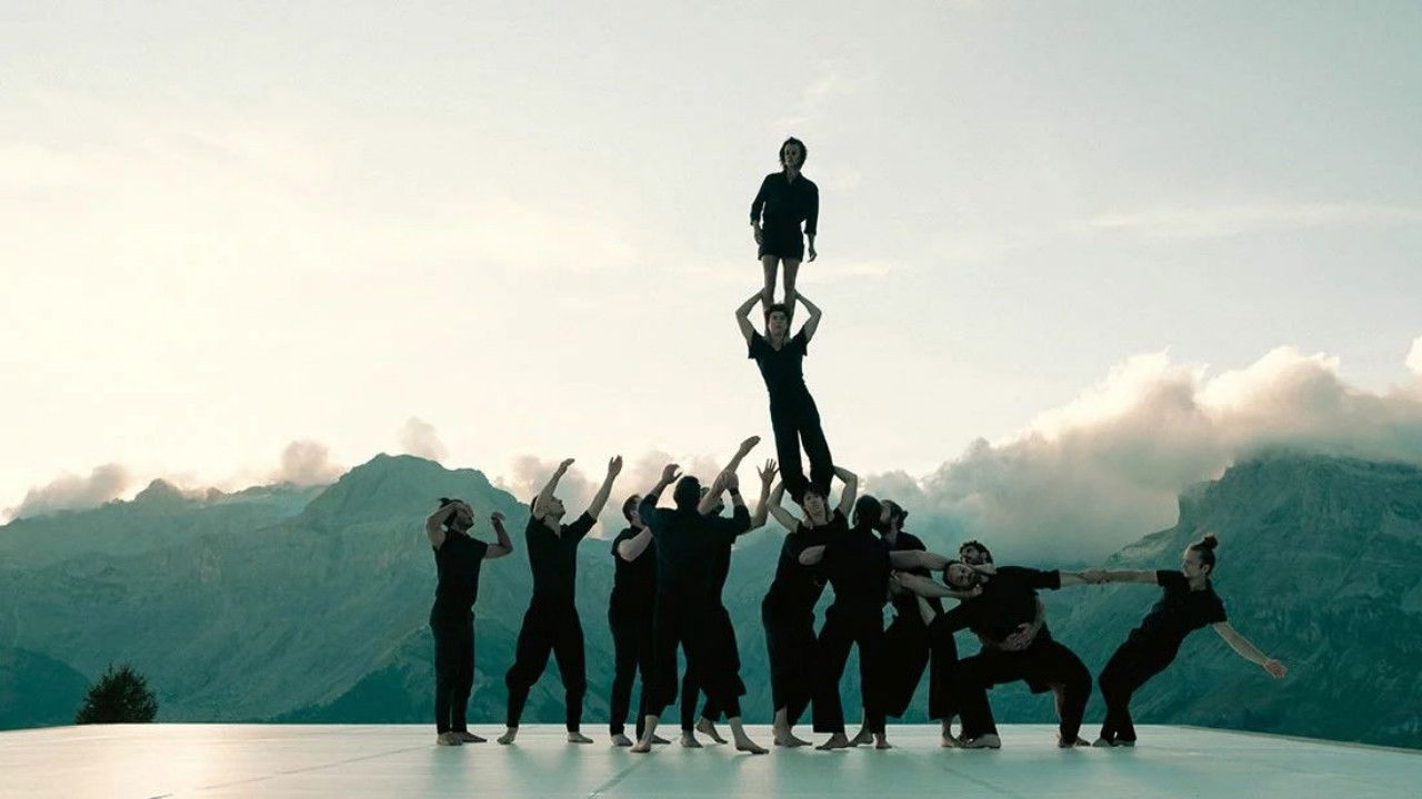 Möbius Morphosis backdrop