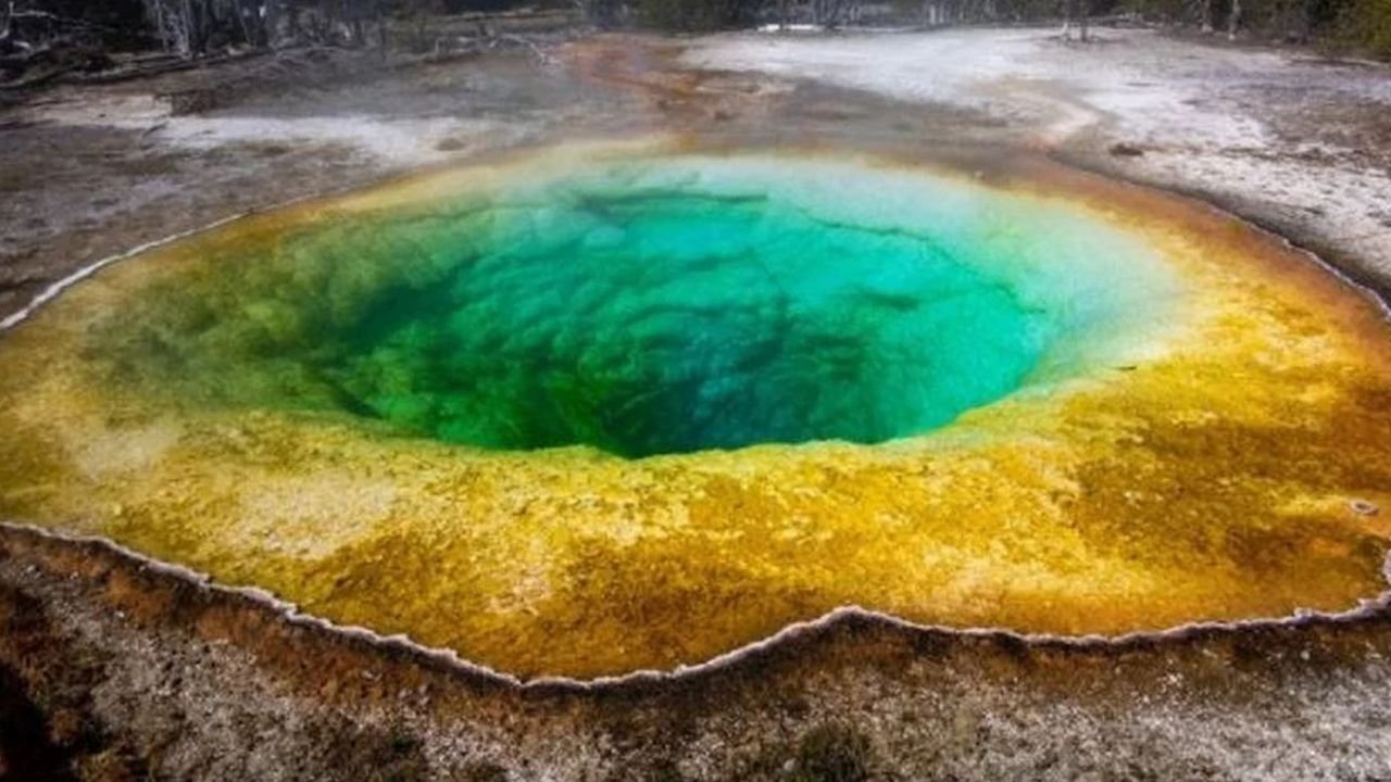 Yellowstone Supervolcano: American Doomsday backdrop