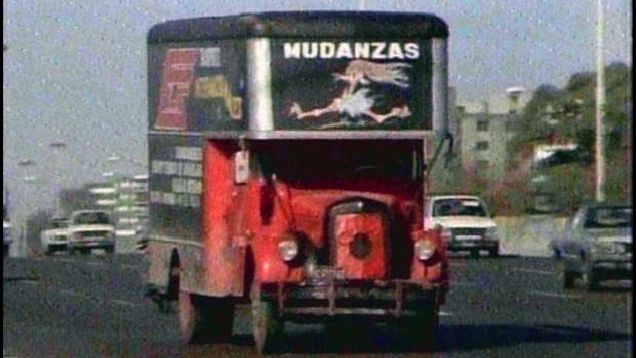 Tres alegres fugitivos backdrop