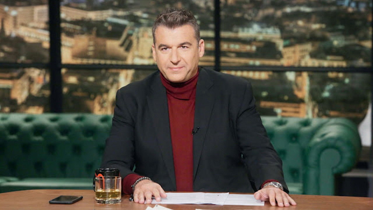 Late Night με τον Γιώργο Λιάγκα backdrop