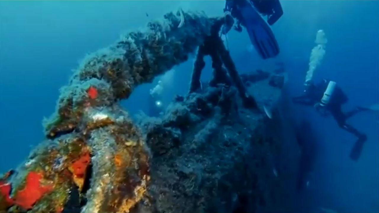 5 Submarines Against the Nazis backdrop