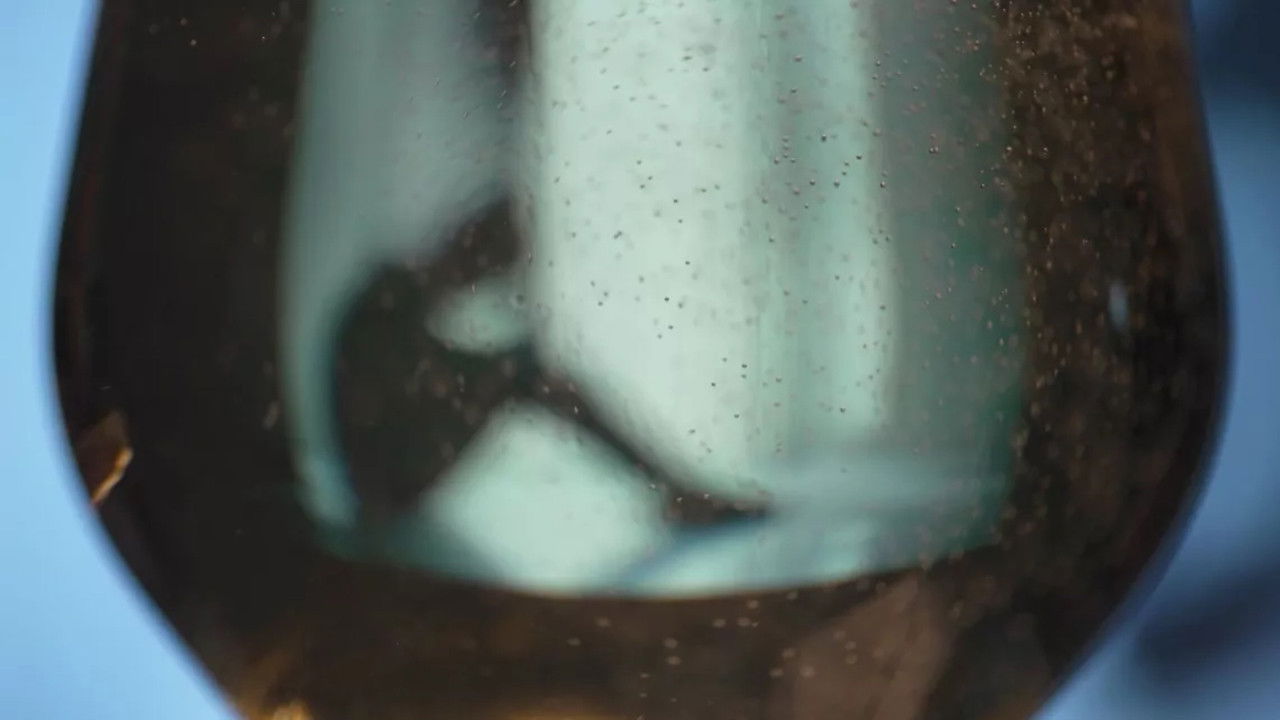 Alcool au féminin, elles brisent le tabou backdrop