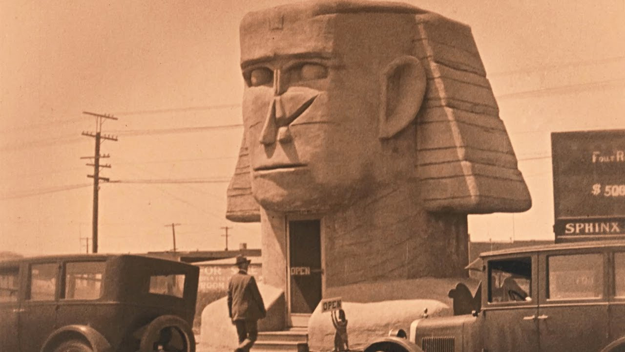 Hollywood the Unusual backdrop