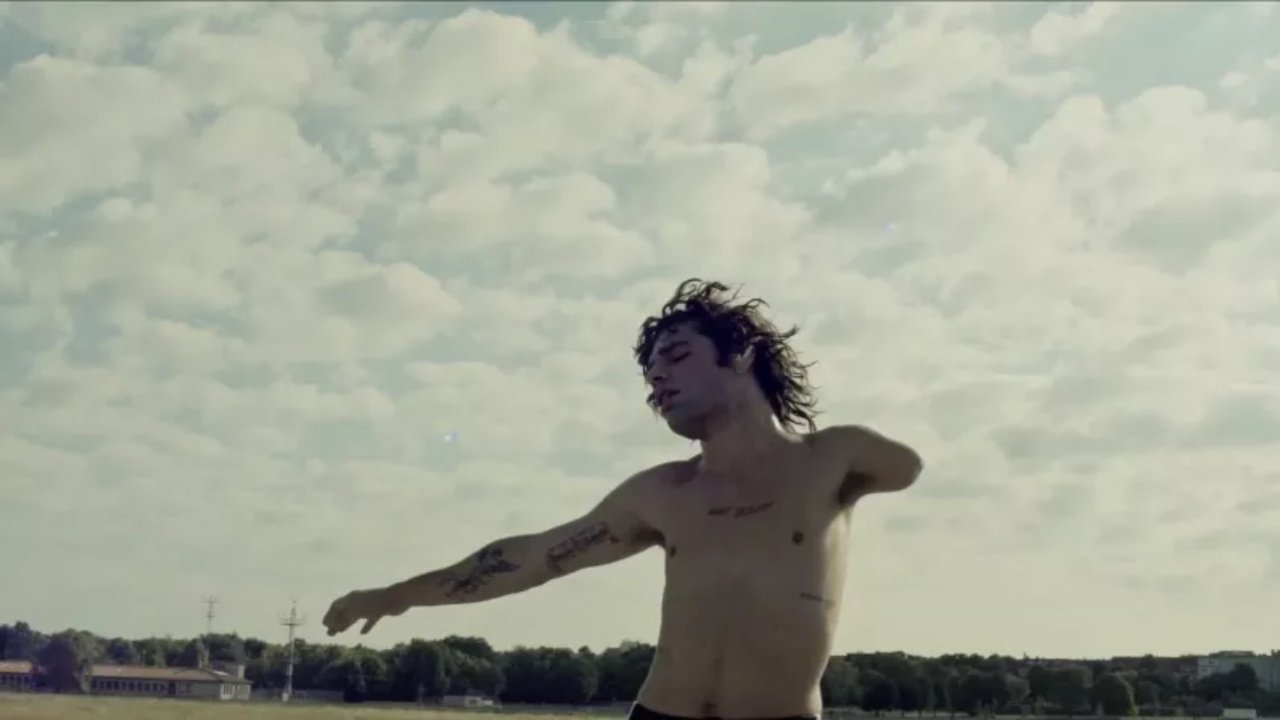 Devenir Lucky Love backdrop