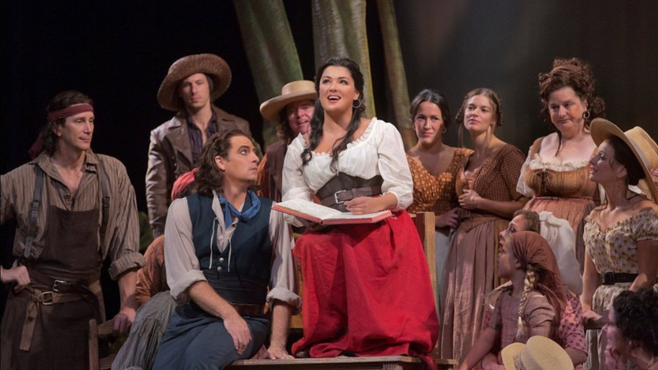 Donizetti: L'elisir d'amore backdrop