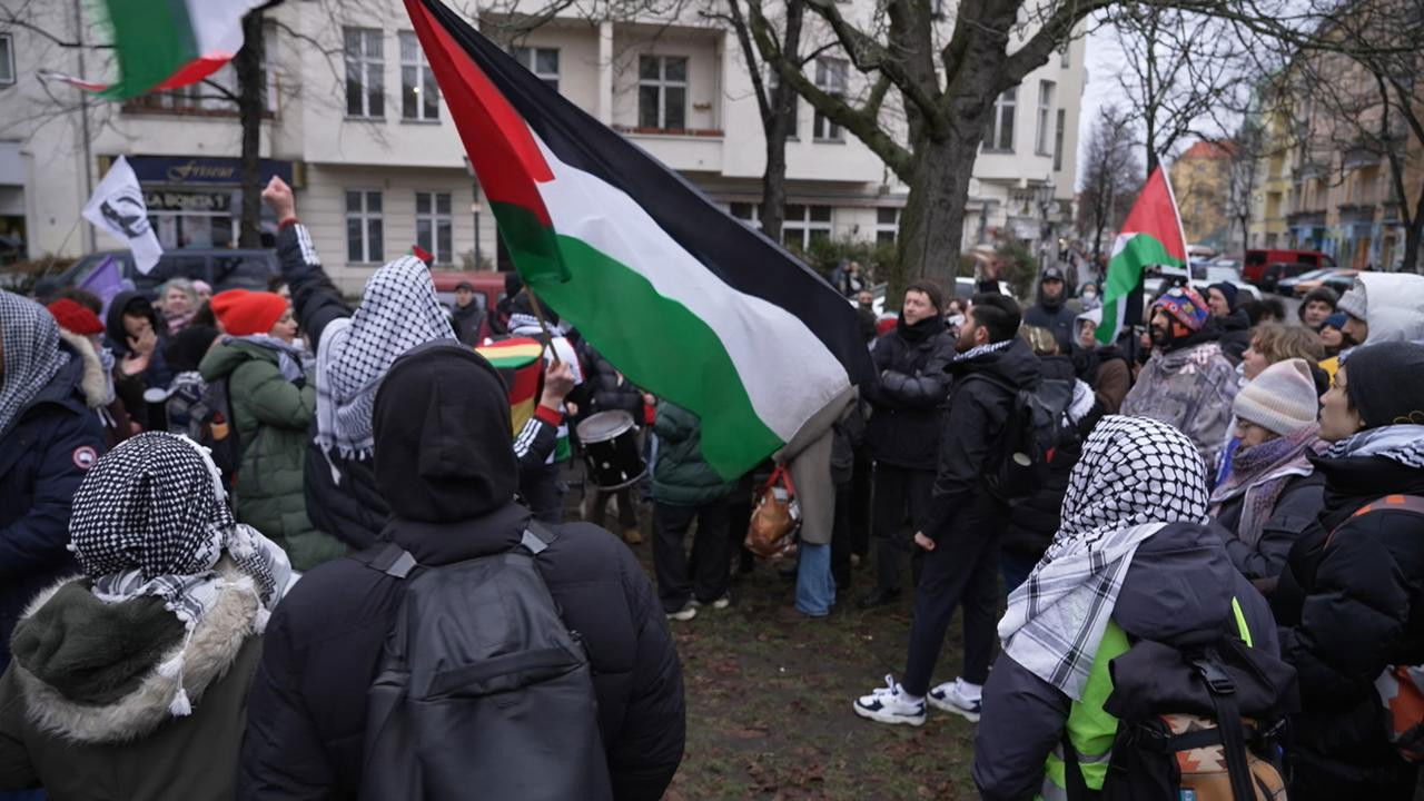 Linker Antisemitismus in Deutschland - Hass auf Juden und Israel backdrop