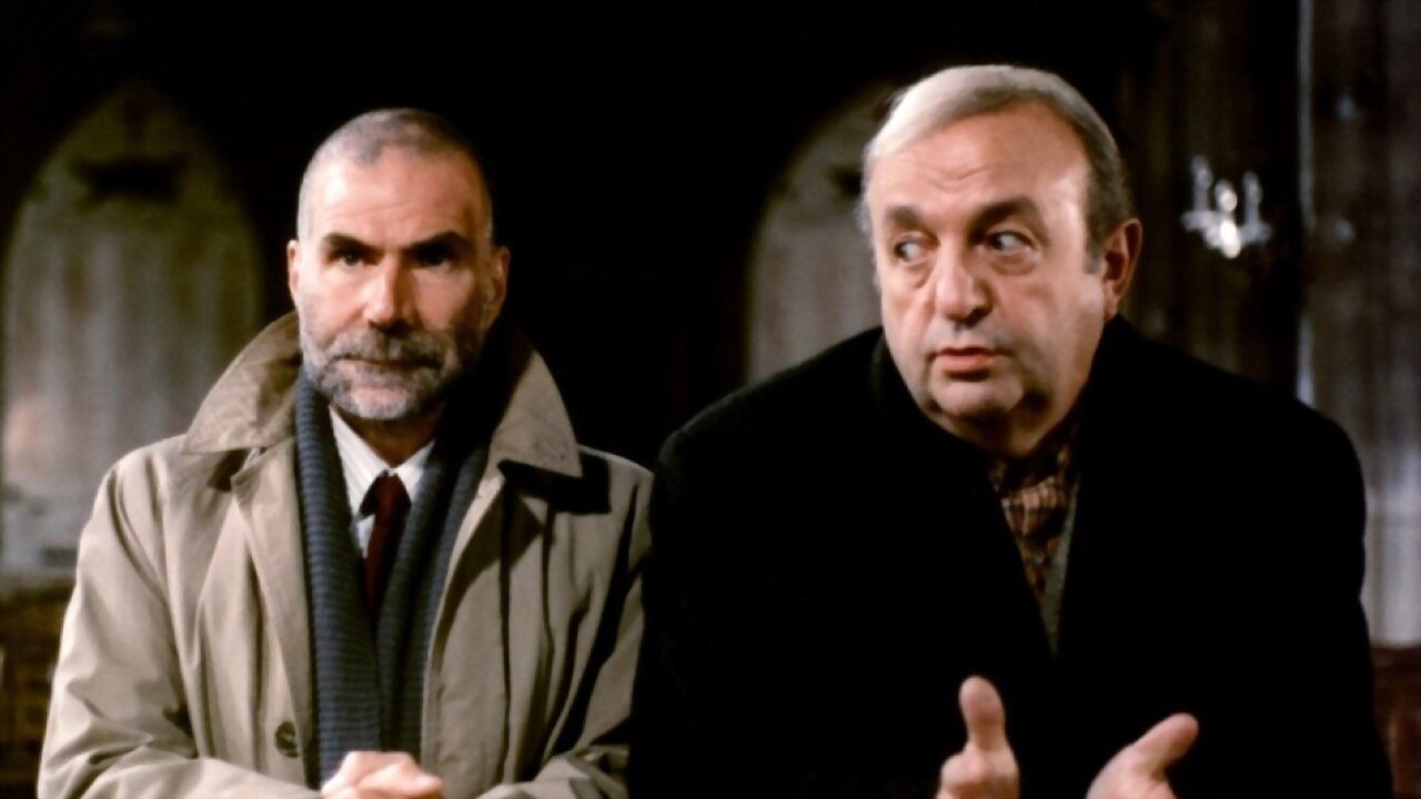 Cher Victor backdrop