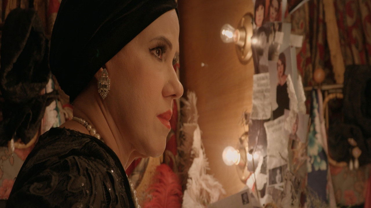 Agatha Saldívar backdrop