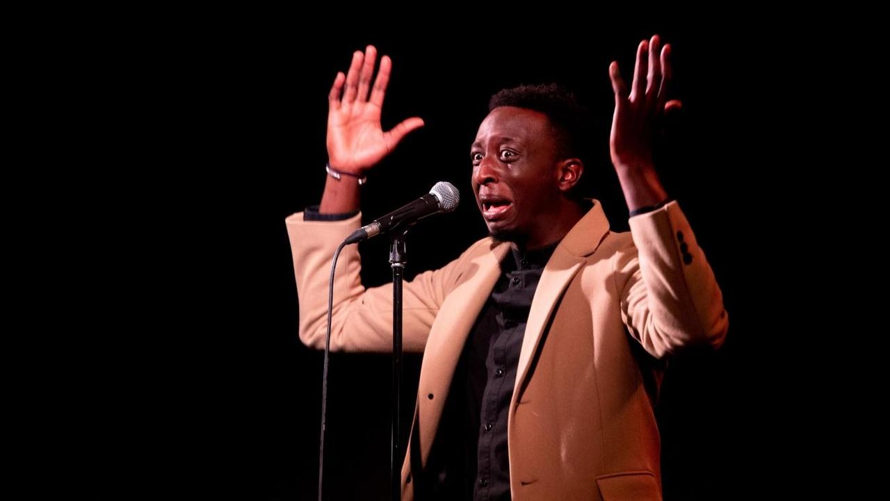 Ahmed Sylla - Différent backdrop