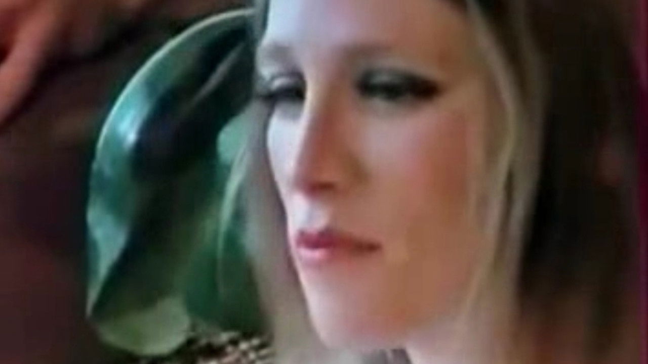 China de Sade backdrop