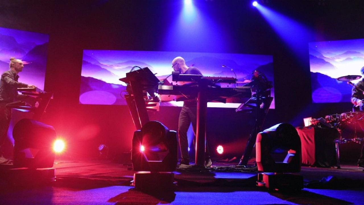 Schiller: Morgenstund backdrop