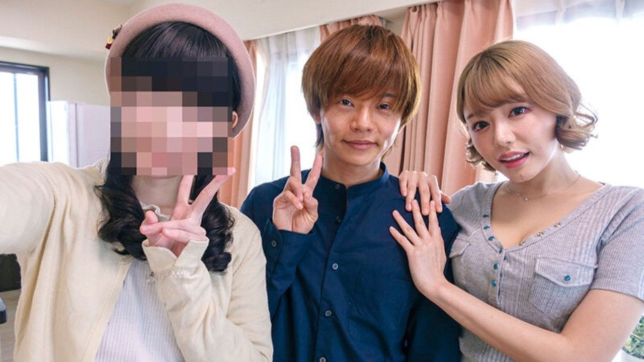 彼女に内緒で彼女の母ともヤってます… backdrop