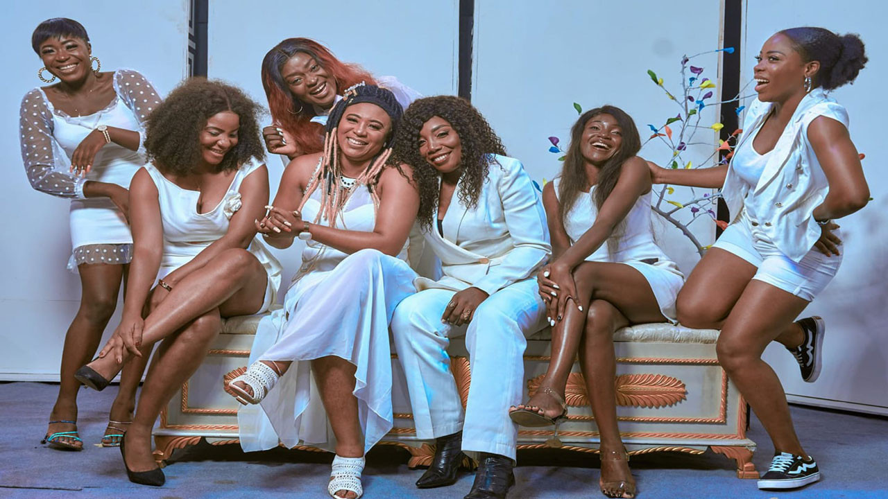 Guerre Des Sexes backdrop