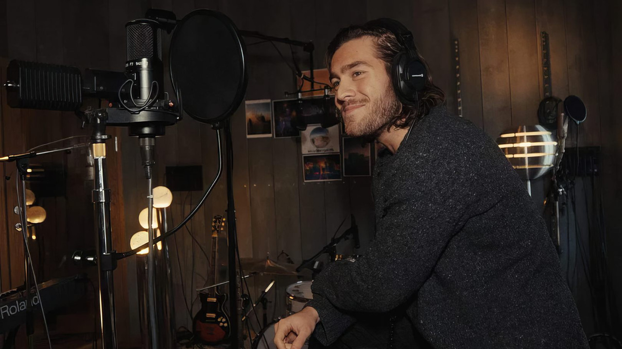 This Is Benjamin Ingrosso backdrop