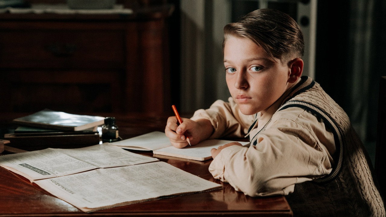 Nato il sei ottobre backdrop