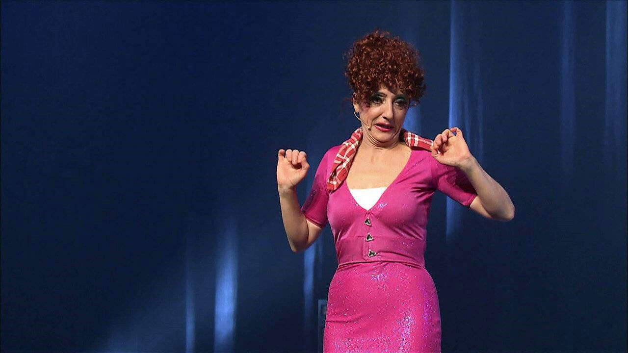 Mado fait son show backdrop