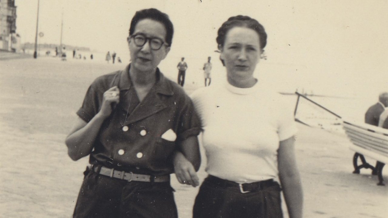 Nelly & Nadine backdrop