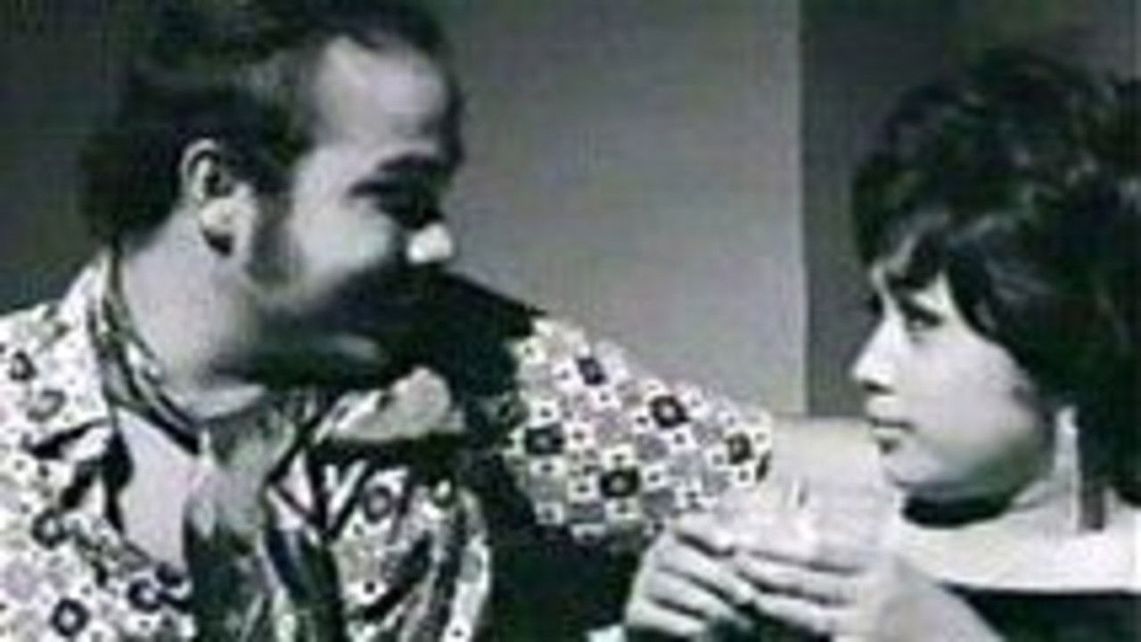 Kalau Berpaut Di Dahan Rapuh backdrop