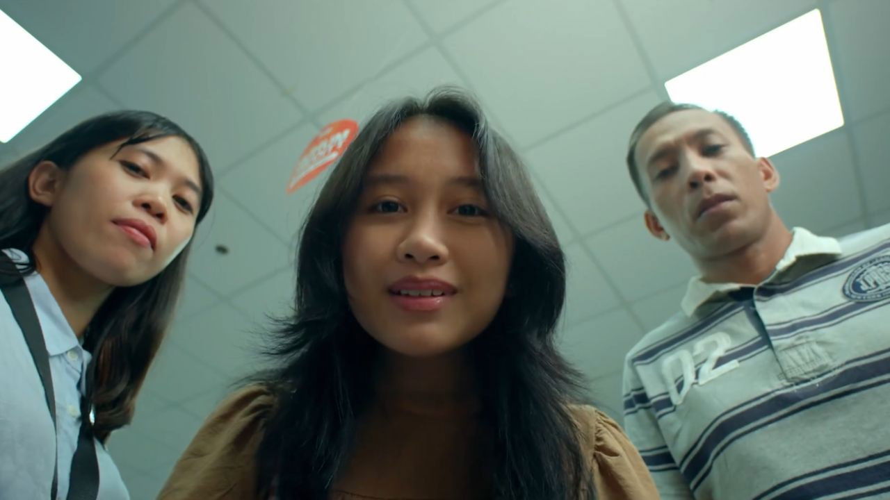 huhumcrediTT backdrop