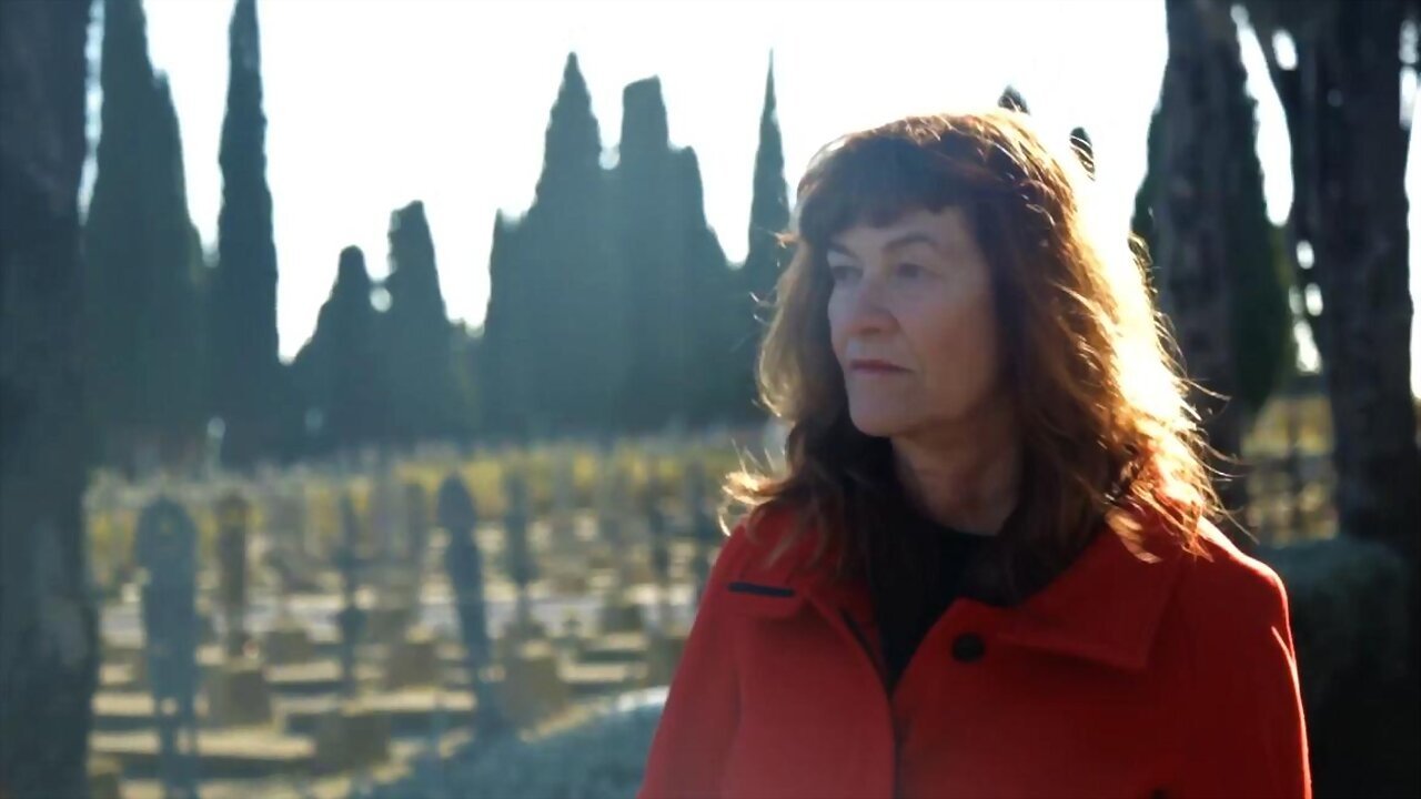 Divine Victorine backdrop