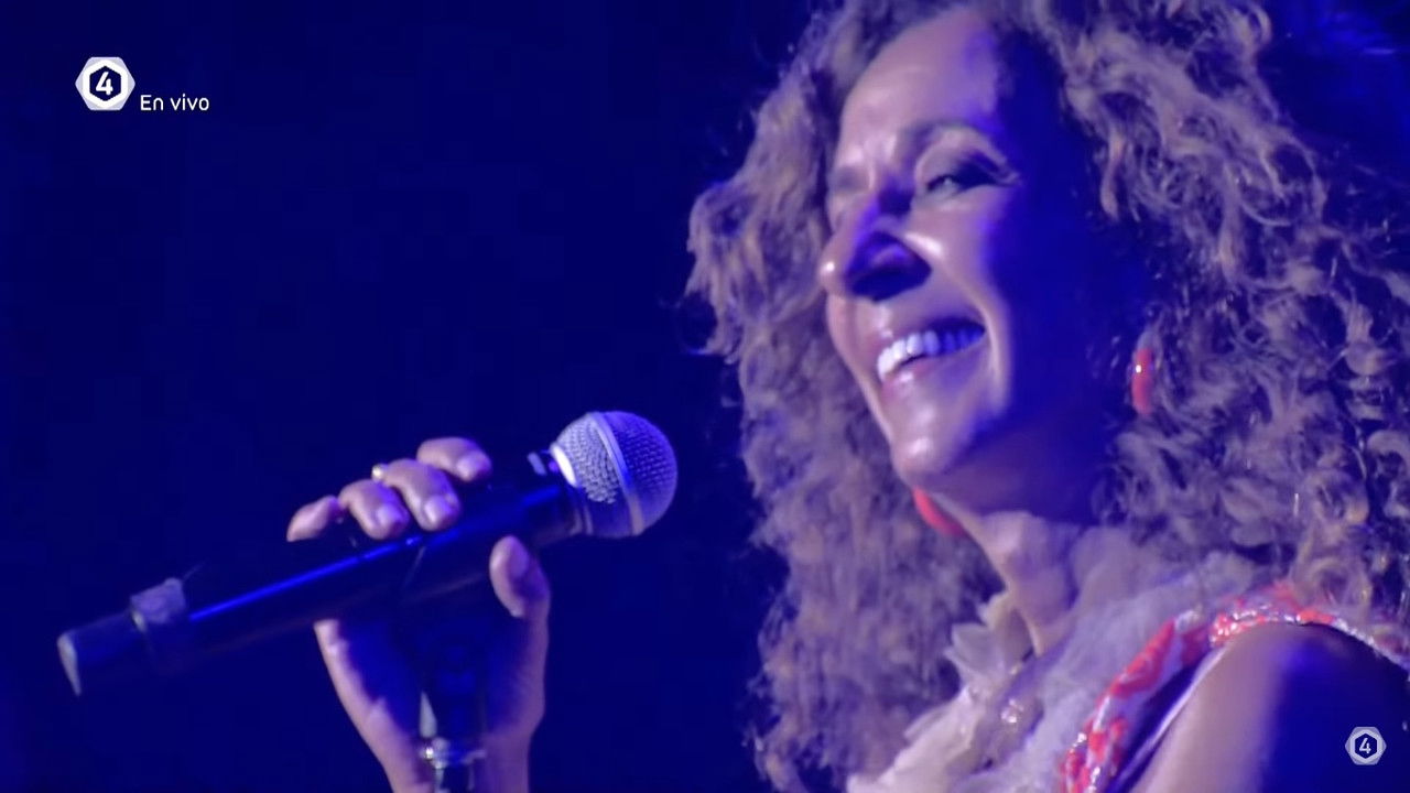 Rosario Flores en el #50FIC backdrop