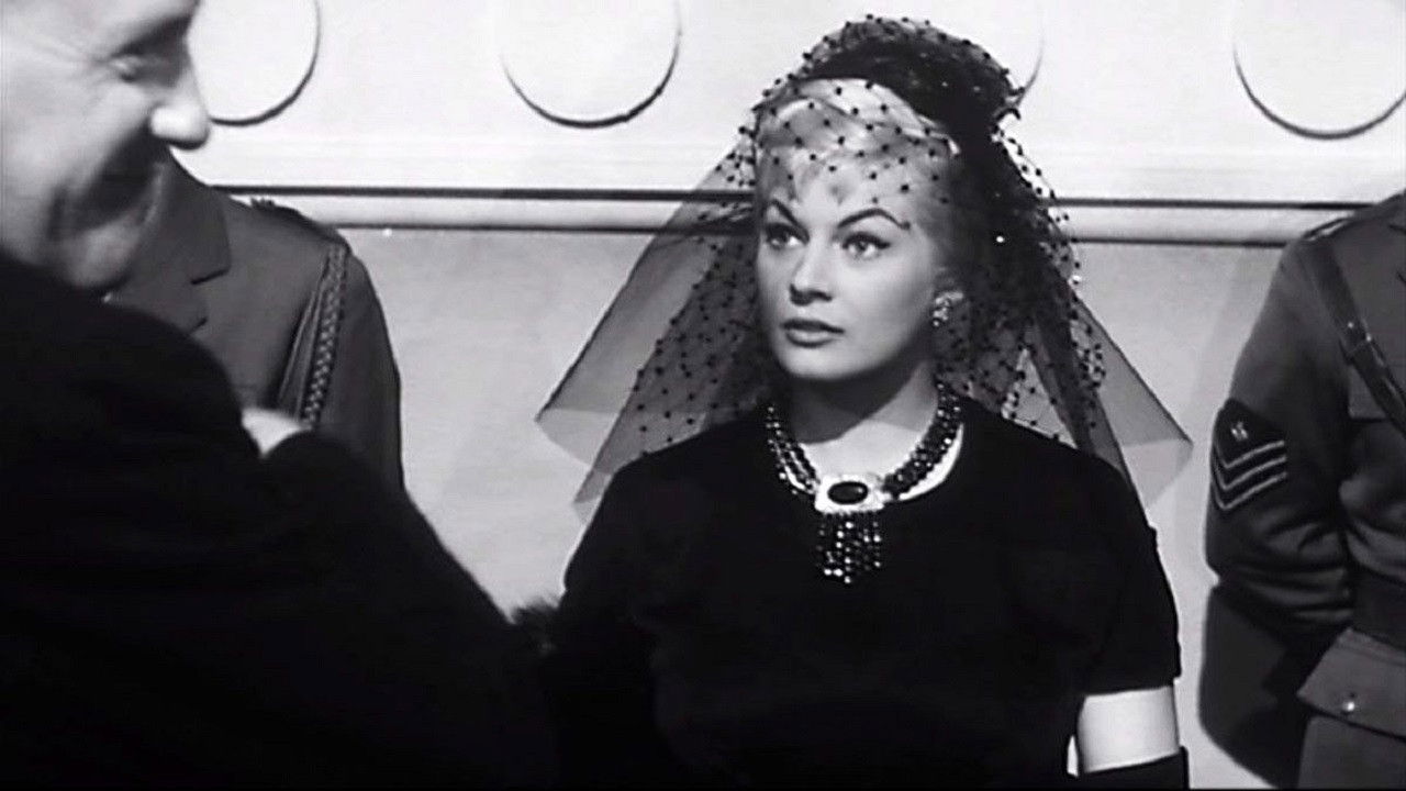 A porte chiuse backdrop