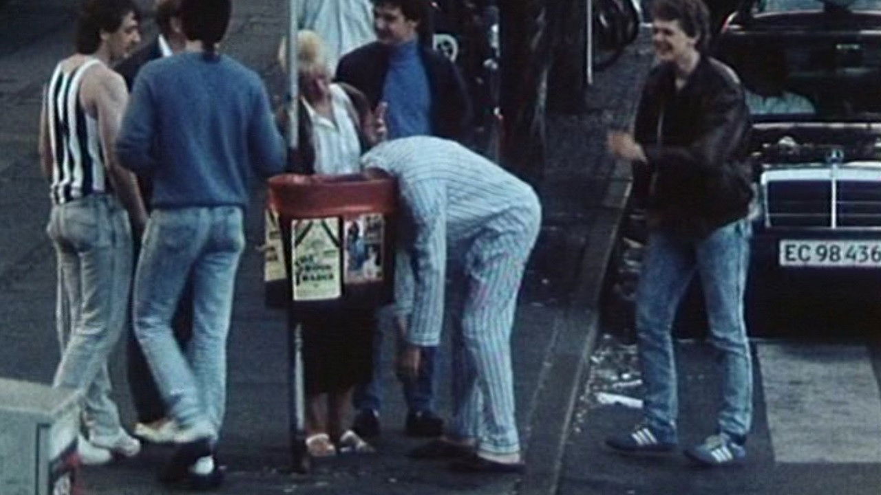 John & Aage: Huller i Suppen backdrop