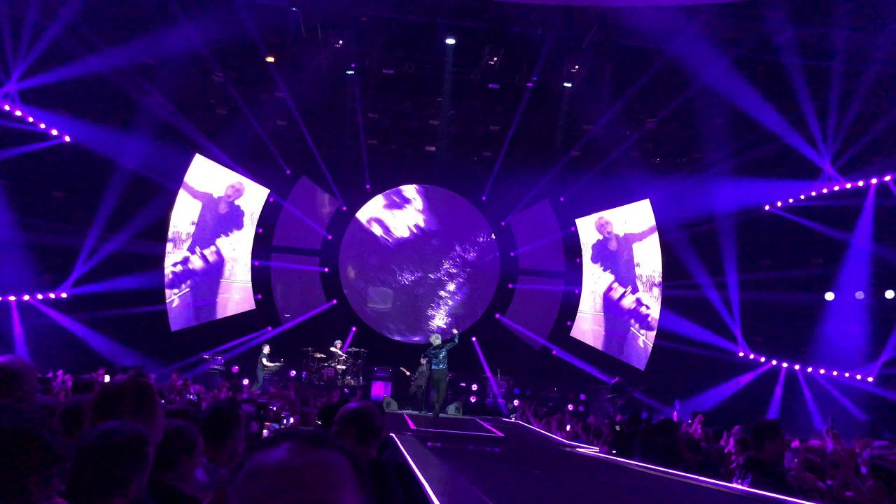 Indochine - Black City Tour backdrop