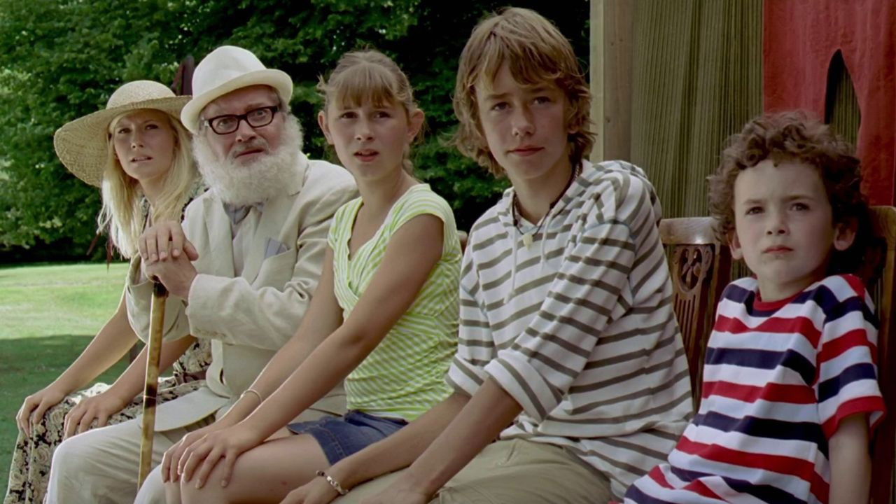 Father of Four: Living Large backdrop