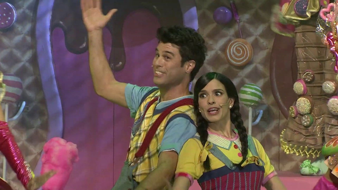 Ami and Tami The Musical backdrop